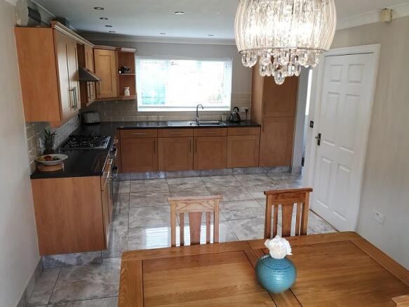Kitchen / Dining Area