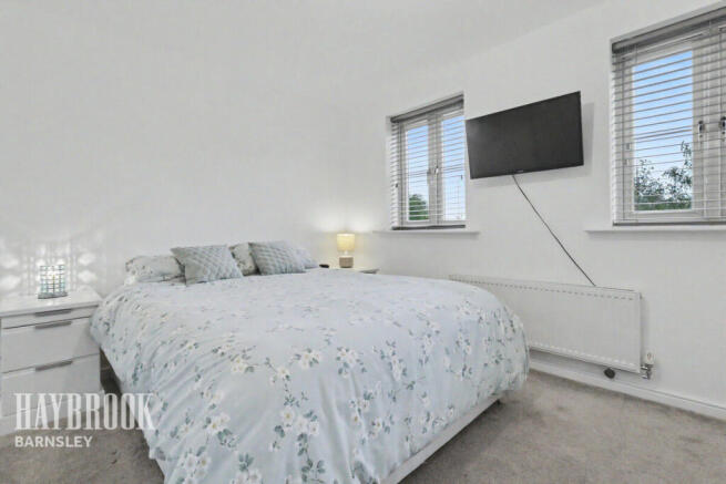 3 bed Town House for sale Image 9