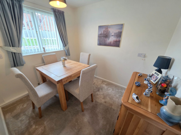 2 bed Semi-Detached Bungalow for sale Image 9