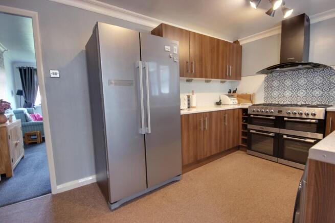 3 bed Semi-Detached for sale Image 12