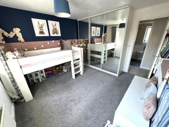 BEDROOM 2