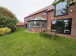 8 The White House, Hall Court, Kelfield, York YO19 6RX