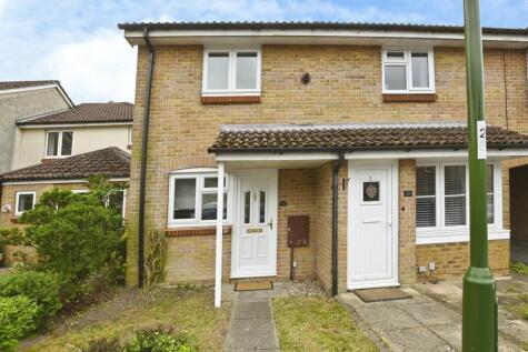 Oakwood Close, Midhurst, West Sussex, GU29