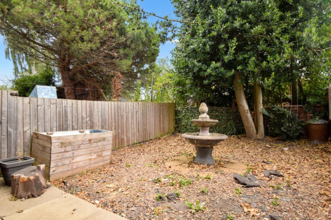 2 bed Terraced to rent Image 11