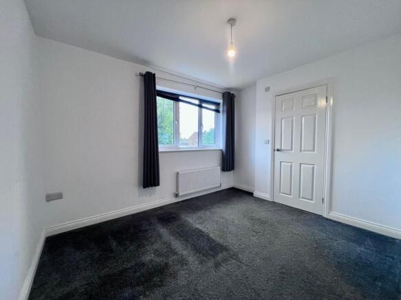 3 bed Terraced to rent Image 5