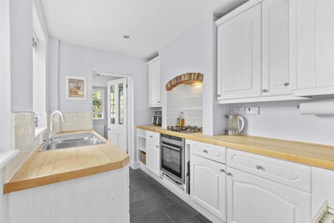 27 Pinions Road, HP13 7AS-8.jpg