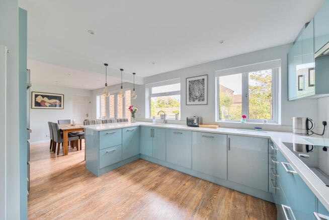 1431898-8-69c17eb...