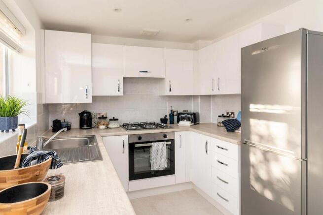 2 bed Semi-Detached to rent Image 4