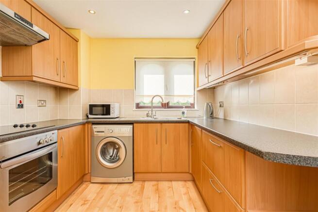 flat-derby-close-epsom-downs-110.jpg