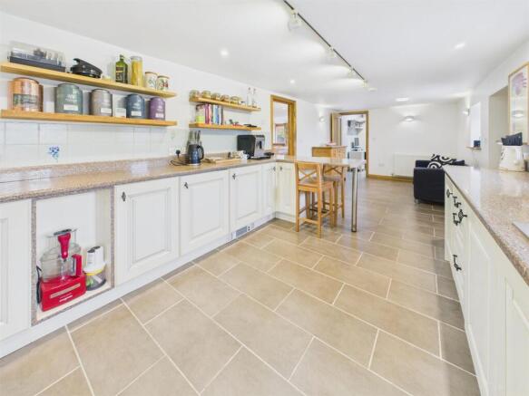 KITCHEN/FAMILY ROOM