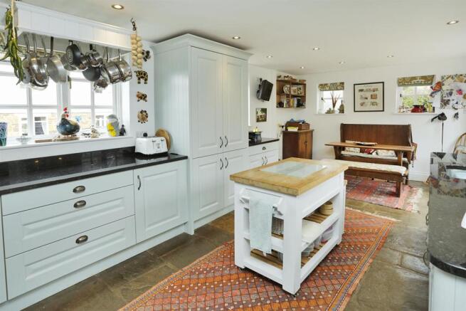 LIVING KITCHEN