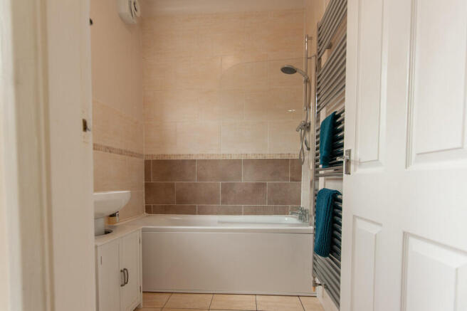 1 bed Apartment to rent Image 10