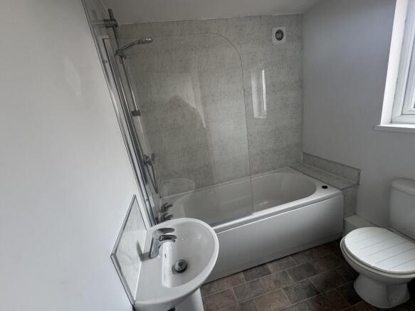 3 bed Terraced to rent Image 6