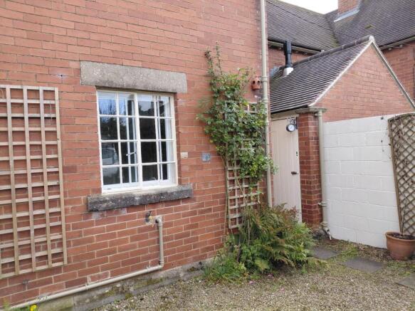 3 bed Terraced to rent Image 6
