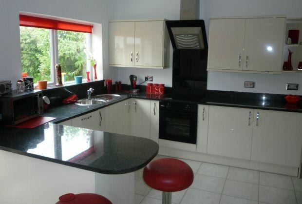 KITCHEN/BREAKFAST RO