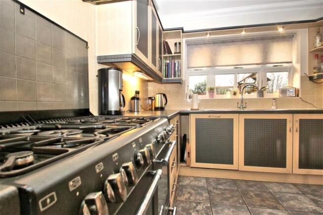 KITCHEN/BREAKFAST RO