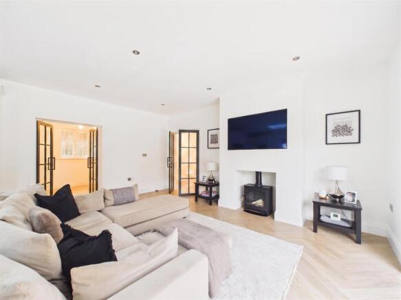 4 bed Detached for sale Image 10