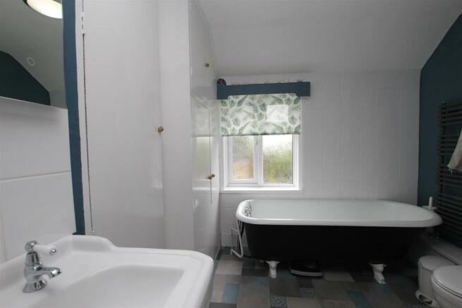 45 Main bath.JPG