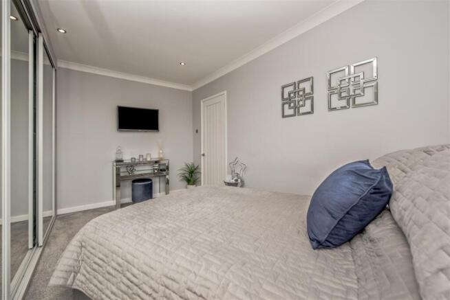 3 bed Semi-Detached for sale Image 12