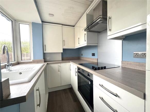 2 bed Terraced to rent Image 4