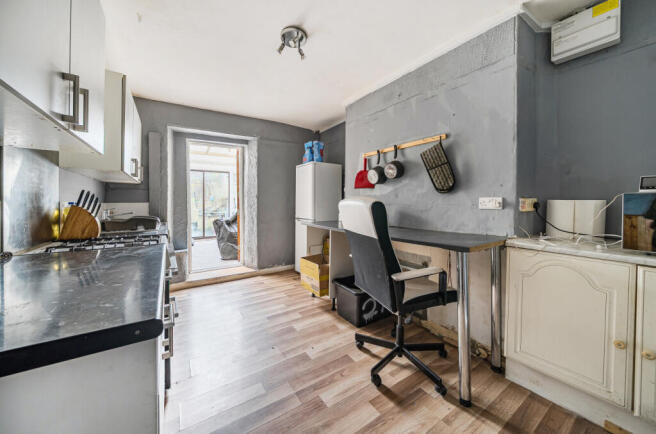 1384880-2-692dae9...