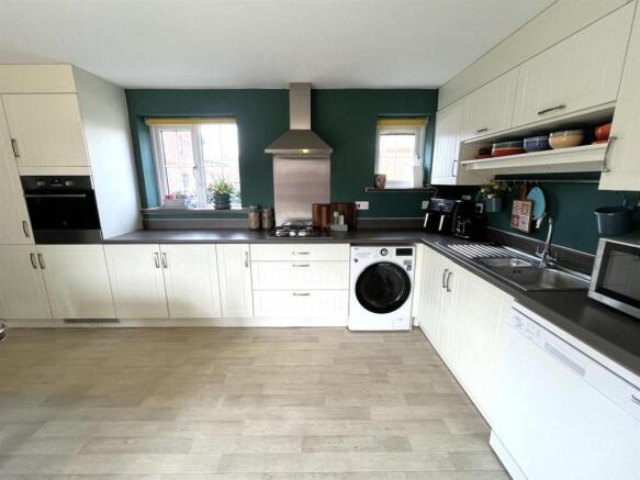 kitchen/breakfast room