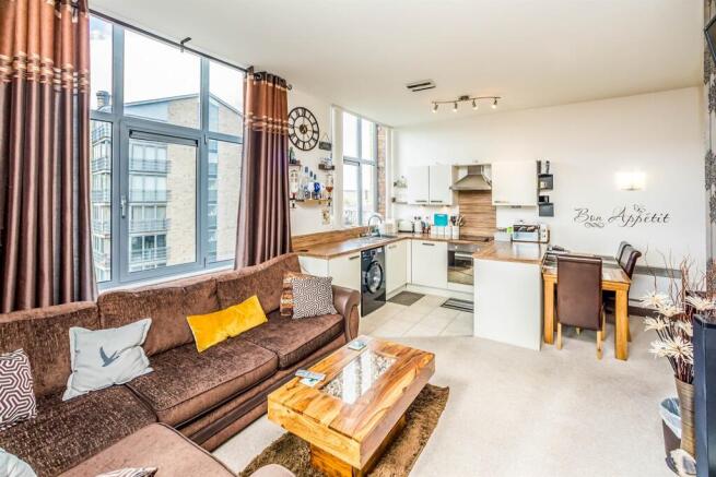 2 bed Apartment to rent Image 9