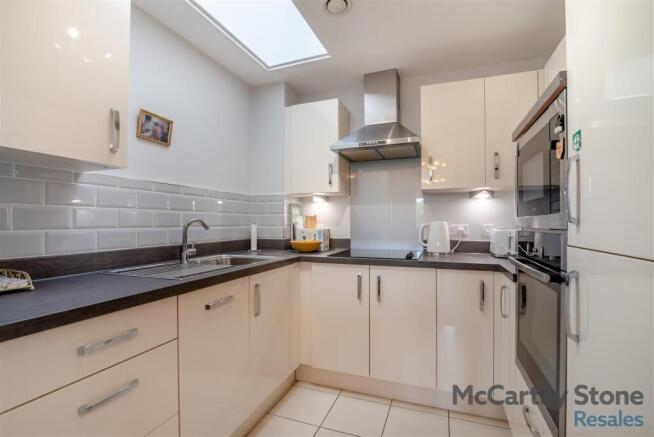 2 bed Apartment for sale Image 5