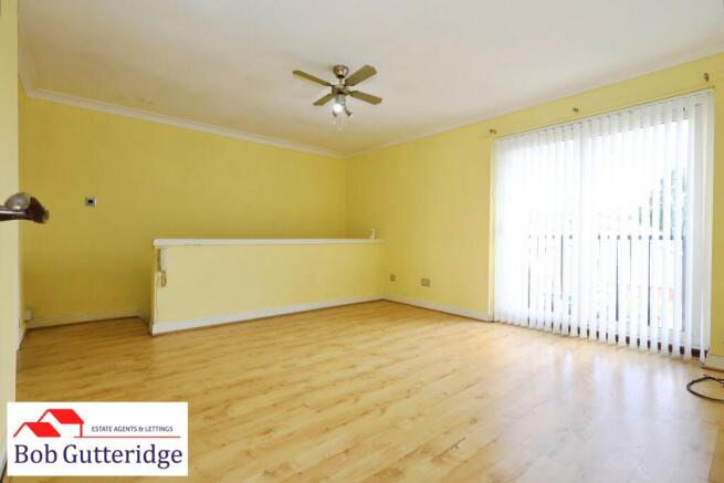 OPEN PLAN LOUNGE / DINING ROOM