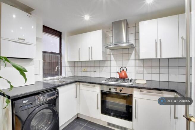 Fully Fitted Kitchen