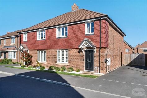 Bartlett Avenue, Badshot Lea, Farnham, Surrey, GU9