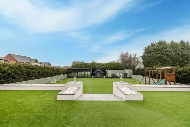 9MontpellierDriveMedburnNE200EG-10