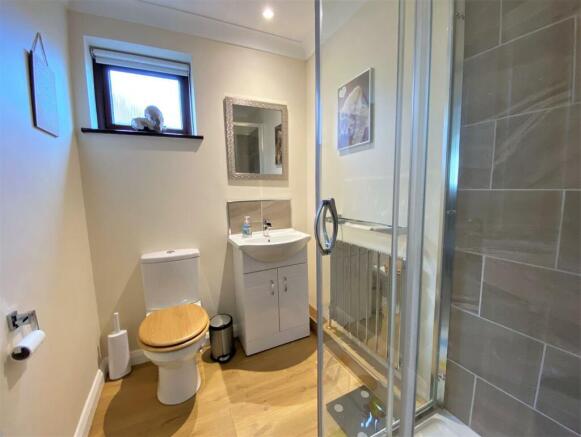 Contemporary Shower Room 316