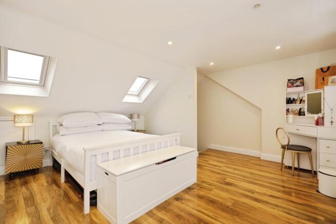 3 bed Terraced for sale Image 12