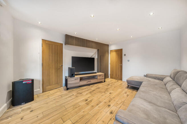 1-695ebcd85e1eb-1...