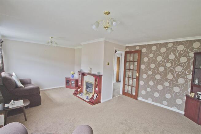 LOUNGE/ DINING ROOM