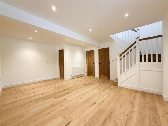 3 bed Semi-Detached to rent Image 4