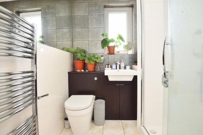 2 bed Flat for sale Image 6