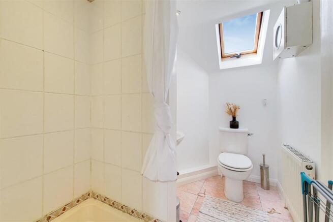 15_Shower Room-0.jpg
