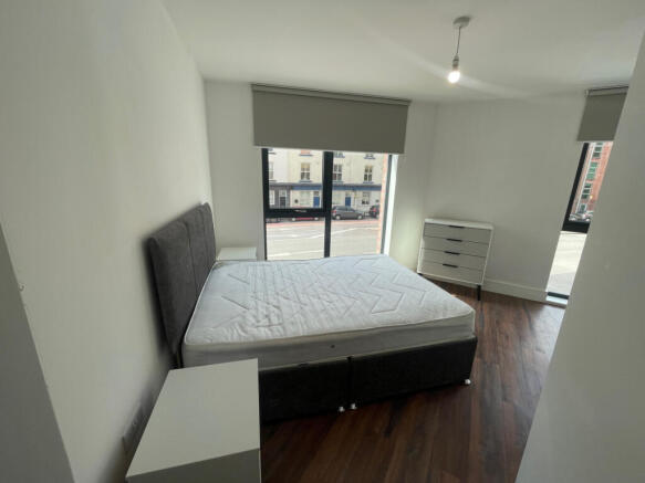 2 bed Apartment to rent Image 4