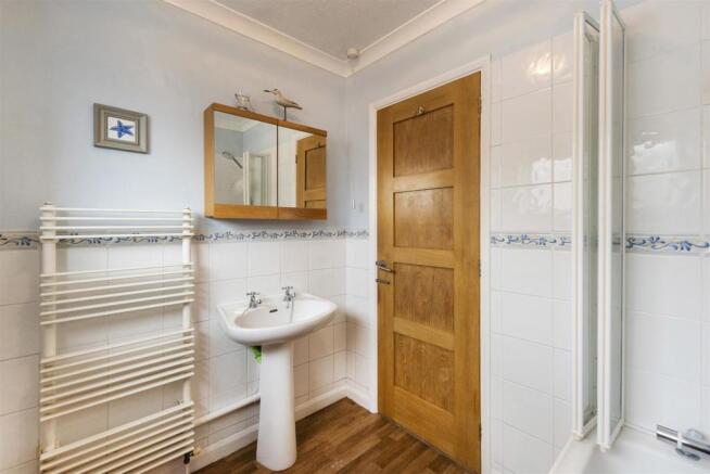75 Woodside Rd, TN9 2PB 012.jpg