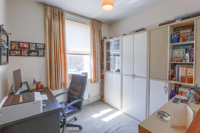 3 bed Apartment for sale Image 6