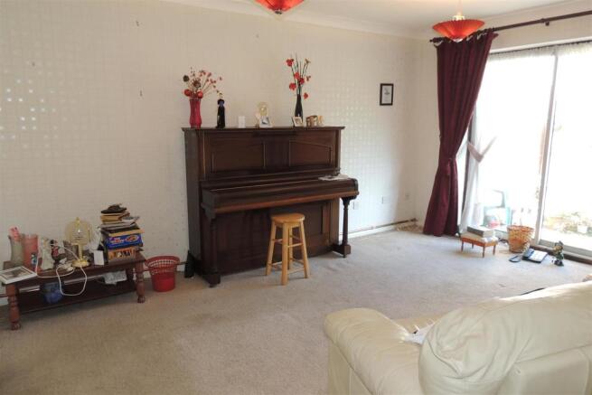 26 Balliol  Road, lounge