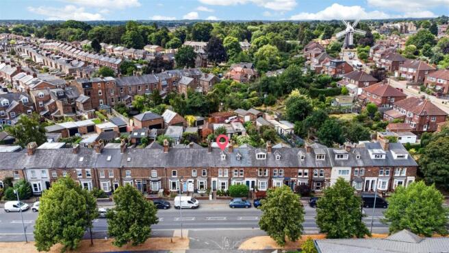 3 bed Terraced for sale Image 4