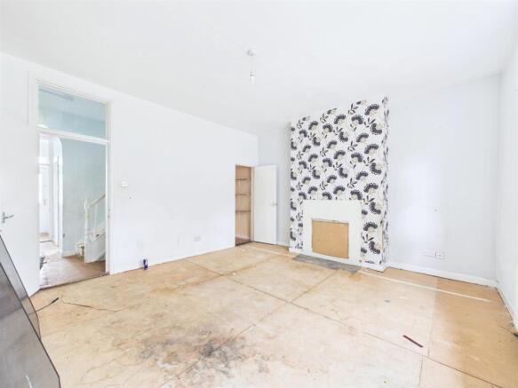 Three Bedroom Period End Terrace - 3.jpg