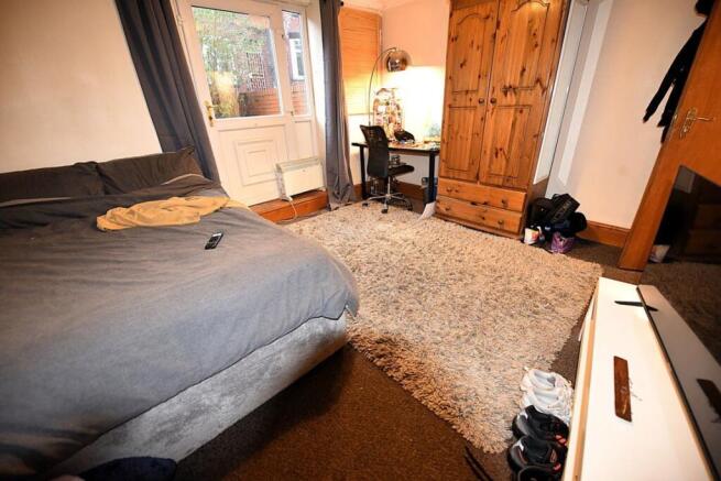6 bed House to rent Image 11