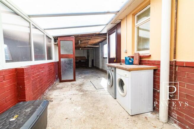 UTILITY GARAGE
