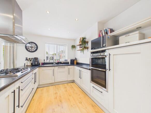 3 bed Terraced for sale Image 4