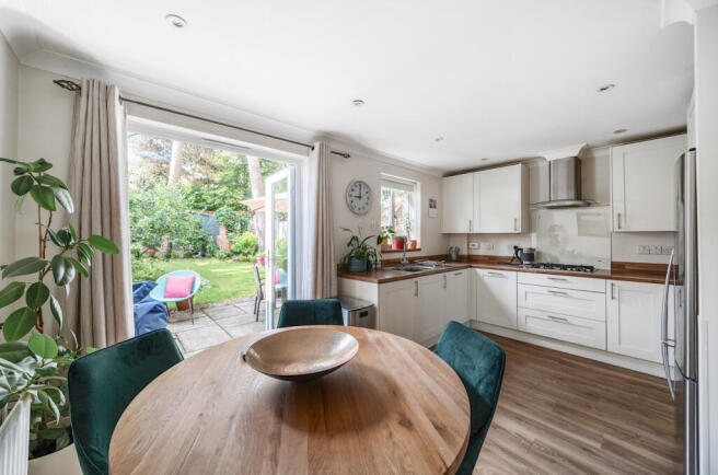 Candlerush Close, Woking, Surrey, GU22 photo 4