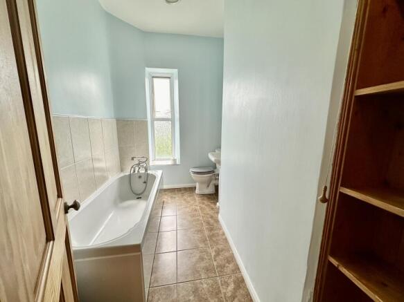 3 bed Terraced for sale Image 12